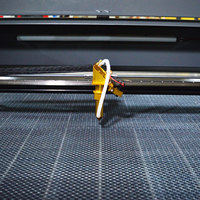Machine de gravure et de découpe au laser CO2 ActionLasers 6090 pour acrylique et plastique - Haute précision, protection des yeux, refroidissement par eau