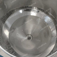 Équipement de remplissage semi-automatique de liquides visqueux à prix d'usine, machine de dosage pneumatique haute précision pour lotions et crèmes cosmétiques et savons