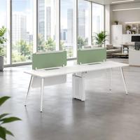 Station de travail commerciale pour 2 personnes avec structure de base partagée et solution de bureau moderne pour usage professionnel