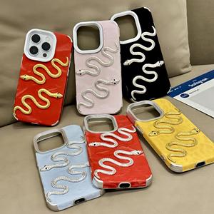 Custodia per cellulare di lusso 3D con serpente dorato per <span class=keywords><strong>iPhone</strong></span> 15 14 13 12 16 <span class=keywords><strong>Pro</strong></span> <span class=keywords><strong>Max</strong></span> <span class=keywords><strong>11</strong></span>, <span class=keywords><strong>cover</strong></span> posteriore morbida nera e <span class=keywords><strong>rossa</strong></span> con placcatura opaca - Product Image 2