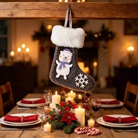 Chaussette de Noël en fausse fourrure Sherpa, motif ours polaire et flocon de neige, sac cadeau en peluche à suspendre, décoration pour arbre et cheminée