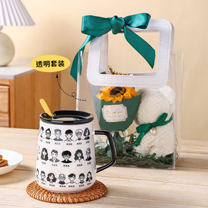 Taza de graduación personalizada con diseño de dibujos animados en cerámica para niños, regalo con tapa y cuchara. - Product Image 4