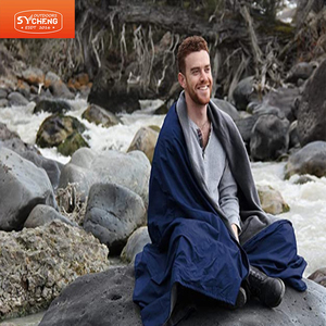 Fabricante personalizar al aire libre senderismo camping Mat grueso cálido lana impermeable al aire libre manta camping Manta polar - Product Image 1