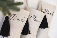 Chaussettes de Noël personnalisées en lin beige neutre, style minimaliste, pour la famille, fête de Noël, chaussettes de Noël personnalisées