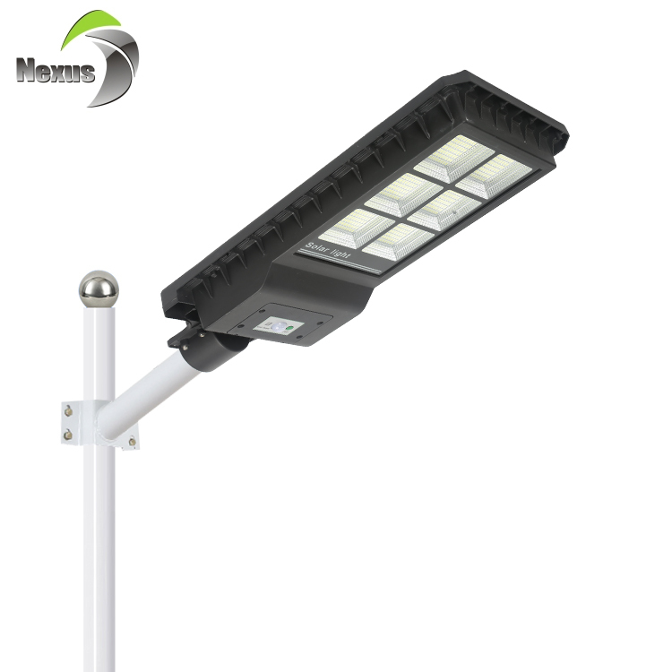 Bonne chaleur extérieure étanche en aluminium automatique contrôle 120w tout en un solaire a mené le réverbère