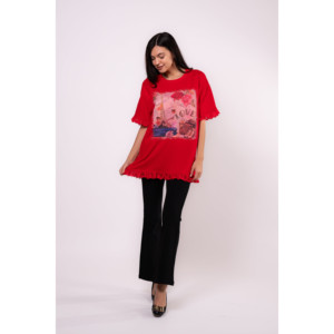 Camiseta con ribete de encaje Brangio Parisian Love, rojo radiante - Product Image 1