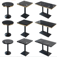 Tables carrées modernes en marbre noir avec pieds dorés pour ensemble de mobilier de restaurant commercial, table de salle à manger de luxe avec plateau en pierre