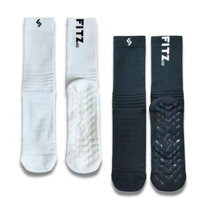 Chaussettes fines à <span class=keywords><strong>haute</strong></span> résistance à l'usure pour hommes et femmes, design antidérapant personnalisé pour le football, faible quantité minimale de commande pour la saison printanière - Product Image 4