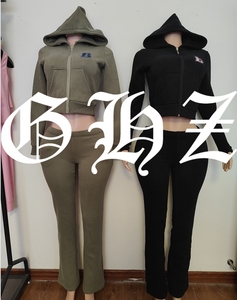 <span class=keywords><strong>Tuta</strong></span> da donna personalizzata <span class=keywords><strong>con</strong></span> logo, in pile elasticizzato di cotone, composta da felpa <span class=keywords><strong>con</strong></span> cappuccio, giacca corta e pantaloni a <span class=keywords><strong>gamba</strong></span> larga - Product Image 4