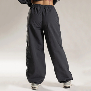 <span class=keywords><strong>Pantalon</strong></span> <span class=keywords><strong>de</strong></span> jogging pour <span class=keywords><strong>femme</strong></span>, coupe oversize, <span class=keywords><strong>taille</strong></span> élastique avec cordon <span class=keywords><strong>de</strong></span> serrage, séchage rapide, coupe-vent, poches latérales, idéal pour la course et la gym - Product Image 2