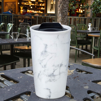 Tasse de voyage isolée à double paroi en céramique de 12 oz Tasse à café en marbre avec couvercle enveloppant pour boissons chaudes et froides