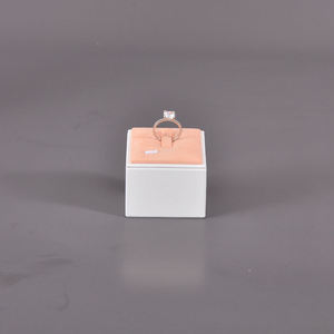 Exhibidores de Joyería de Lujo Personalizados para Tiendas, Exhibidores de Anillos, Collares, Pendientes y Aretes, Exhibidores de Joyería de Microfibra - Product Image 5