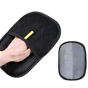 Gant de toilettage pour animaux de compagnie, brosse bidirectionnelle en polyester noir pour l'élimination des poils de chat à poils longs - Product Image 1