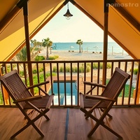 Tente double couche en bois massif et tentes à structure en acier Tente de pavillon de glamping avec tissu anti-moisissure Deux chambres Double balcon