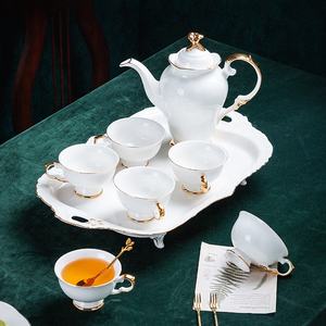 Juego de Café de Cerámica de Lujo Estilo Europeo Blanco con Detalles en Oro, Ideal para el Té de la Tarde - Product Image 1