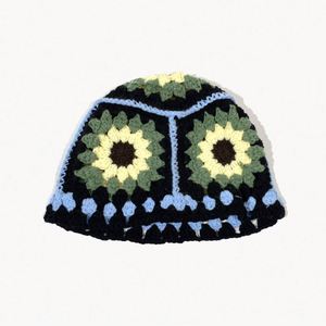 Chapeau Bob Unisexe en Crochet Fait Main avec Broderie 3D Motif Fleur, Idéal Plage et Affaires, Vente en Gros - Product Image 6