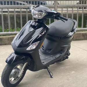 <span class=keywords><strong>Scooter</strong></span> de Gasolina Original <span class=keywords><strong>Yamaha</strong></span> Jog para Transporte Urbano Compacto Motor de Cuatro Tiempos 100CC <span class=keywords><strong>200CC</strong></span> Fácil de Maniobrar 80km/h - Product Image 1