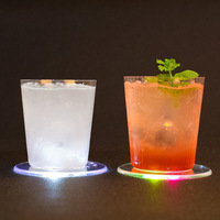 Leuchtende Sensor-Vibrations-Untersetzung mit USB-Aufladung, 7 Farbwechsel, RGB-Matte für Auto und Bar, LED-Untersetzer