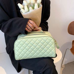Bolsa de Maquillaje Impermeable de PU con Cierre de Cremallera, Linda, de Alta Calidad, Acolchada, de Gran Capacidad, para Guardar Artículos de Aseo para Viajes - Product Image 2