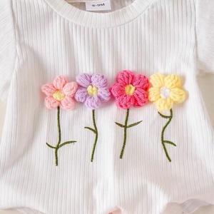 Conjunto de Dos Piezas para Niñas Pequeñas, <span class=keywords><strong>Ropa</strong></span> de Verano, Top de Manga Corta con Estampado Floral Tridimensional y Pantalones Acampanados - Product Image 2