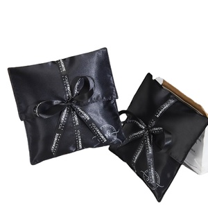 Pochette cadeau en satin noir avec ruban, logo personnalisé, emballage cosmétique et parfum, sac enveloppe en satin - Product Image 2