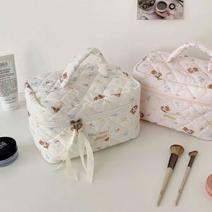 Stylish Spacious Large Travel Makeup Cosmetic Toiletry Bag 3Pcs Checkered Large Quilted Makeup Bag <b>Set</b> for Women and Girls - Product Image 5