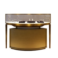 Vitrine de présentation de vêtements personnalisée, design moderne pré-assemblé, 4 étagères en métal/verre/bois