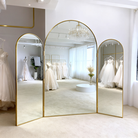 Miroir de mariage sur pied en trois parties, personnalisable en forme