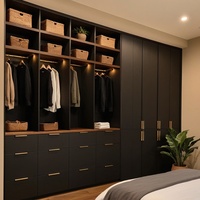 Armoire de chambre à coucher en bois personnalisée Senger, finition mélamine, avec porte en verre et éclairage LED