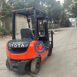 Montacargas Toyota Usado de 3 Toneladas en Buenas Condiciones, Hecho en Japón, Bajo Precio, Bajo Costo y Seguro, Equipo de Ingeniería Mecánica - Product Image 1