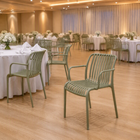 Chaise de salle à manger empilable ISO9001 approuvée, résistante à l'eau, couleur personnalisée, pour patio, bistrot, restaurant, loisirs – Stock limité