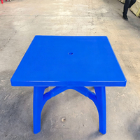 Table de jardin en plastique durable et légère, carrée, pour événements extérieurs - Empilable et résistante à l'eau