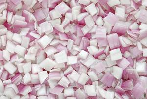 Venta al por mayor de rodajas de cebolla roja congelada IQF HP Valia, Grado A, 1 kg, envasado a granel, fresca y lista para usar para curry, salteados y platos preparados. - Product Image 2