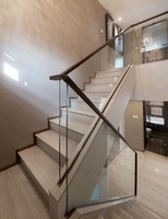Rampe en verre en U et balustrade sans cadre en acier inoxydable Prima pour balcon et escaliers d'hôtels et d'appartements