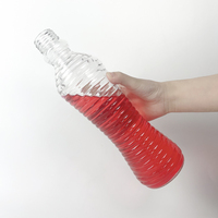 Diseño de rosca logotipo personalizado color claro irregular Reutilizable Botella de vidrio para beber jugo