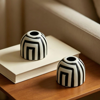 Porte-bougie en céramique moderne noir et blanc à rayures géométriques, support pour bougie conique, pour la décoration de la maison, de la table et des mariages