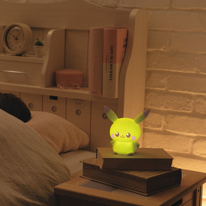 TOMY Pokemon Pikachu Night Light <span class=keywords><strong>Anime</strong></span> Figure Squeeze Lamp Jouet en silicone souple pour enfants Cadeau d'anniversaire de Noël - Product Image 4