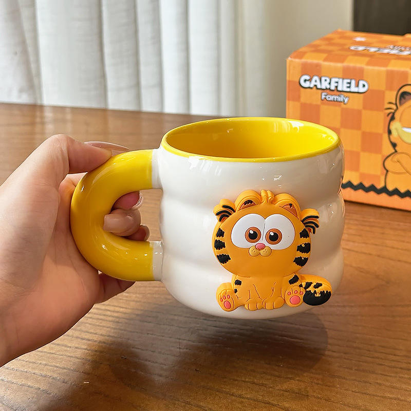 สีเหลือง