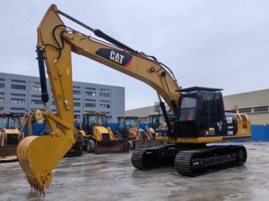 รถขุดไฮดรอลิกแบบตีนตะขาบ CAT 320D มือสอง พร้อมใช้งาน ชั่วโมงการทำงานต่ำ สีเดิม อะไหล่แท้ พร้อมบุ้งกี๋ขุด - Product Image 6