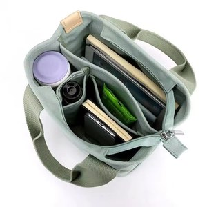 Sac fourre-tout en toile de coton imprimé avec logo personnalisé, fermeture éclair, longue poignée d'épaule, options ruban et corde, taille moyenne - Product Image 3