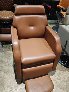 Fauteuil de Barbier Inclinable Contemporain en Similicuir avec Repose-Pieds Réglable et Base Ronde – Mobilier de Salon - Product Image 3