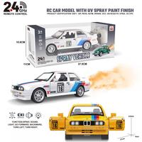 Voiture télécommandée 2,4 GHz avec fonction de pulvérisation, 7 canaux, lumières et sons, portes ouvrables, rechargeable par USB, pour enfants et adultes
