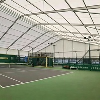 Marquee de pickleball à toit transparent avec structure en aluminium pour terrain à lumière naturelle