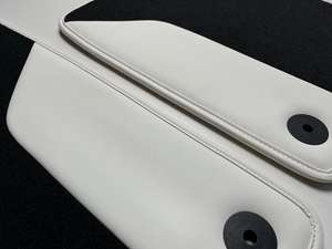 这是专为新款保时捷卡宴、马卡恩、帕纳梅拉设计的原装911马卡恩天鹅绒脚垫。 - Product Image 3