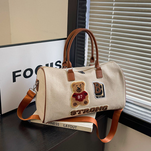 Sac fourre-tout en tissu Jacquard AMIQI Sac de sport de nuit avec séparateurs de compartiments pour chaussures et peluche mignon ours brun - Product Image 2