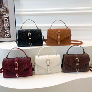 Sac pour femme tendance en PU texturé couleur unie motif crocodile avec fermeture éclair discrète grande capacité pour le trajet quotidien Printemps-Été 2026 - Product Image 2