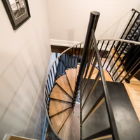VIKO 2525 Escalier d'intérieur rotatif en bois massif Petit escalier en colimaçon