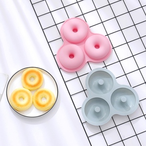 Stampo per Ciambelle in Silicone Antiaderente a 3 Cavità Senza BPA Teglia per Torte Biscotti Bagel Vassoio Decorativo per Cottura Fai-da-Te - Product Image 2