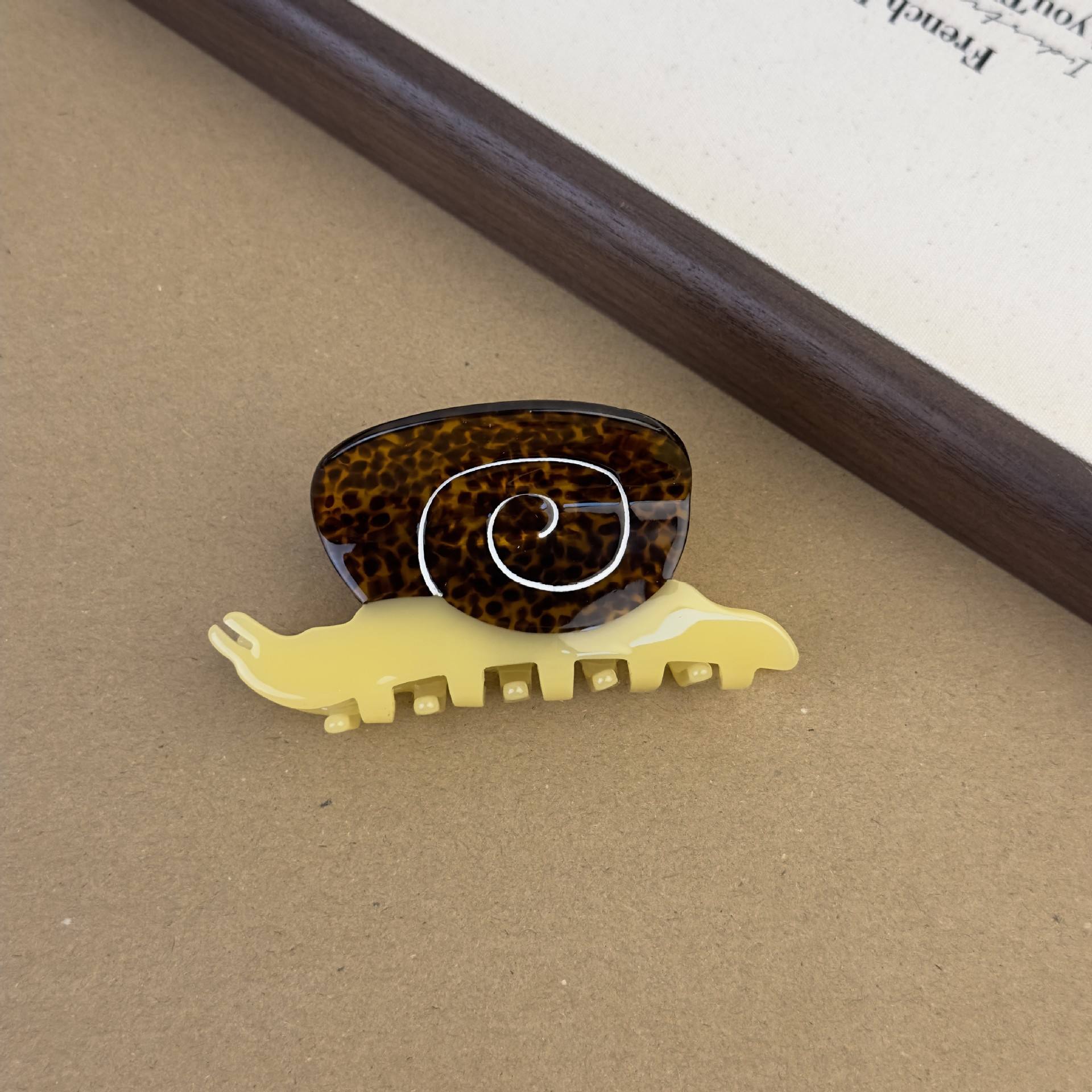 สีน้ำตาล