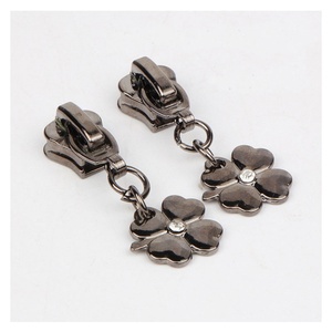 Tirant de fermeture éclair personnalisé en métal pour accessoires de sac à main dorés - Product Image 5